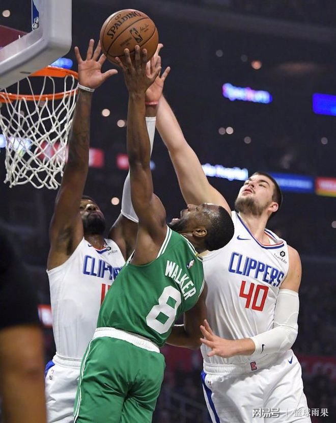 关于加拿大男篮翻盘凯尔特人B队，贝弗利统治全场的信息