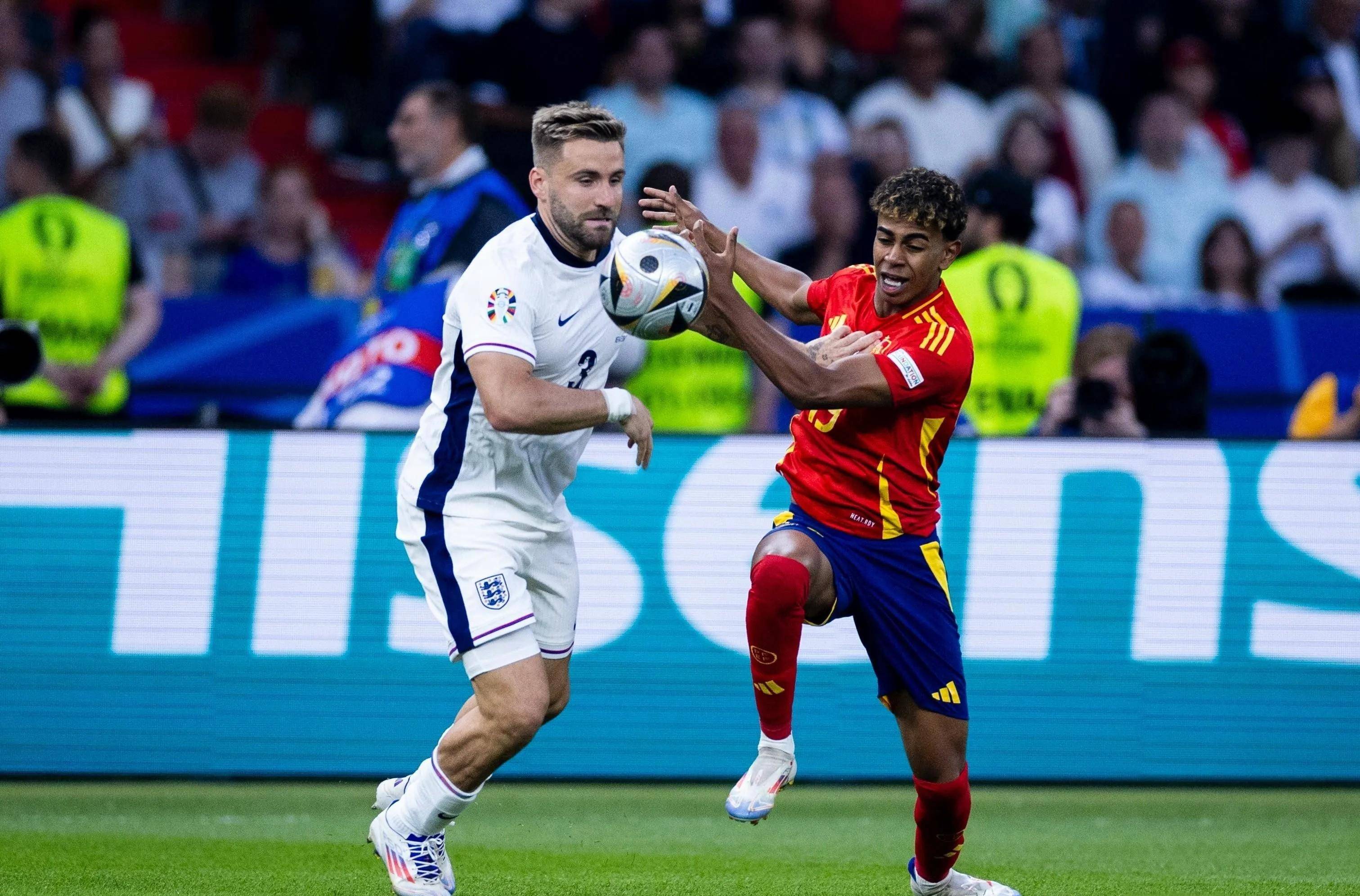 包含欧洲杯战术调整奏效，成功扭转局势的词条