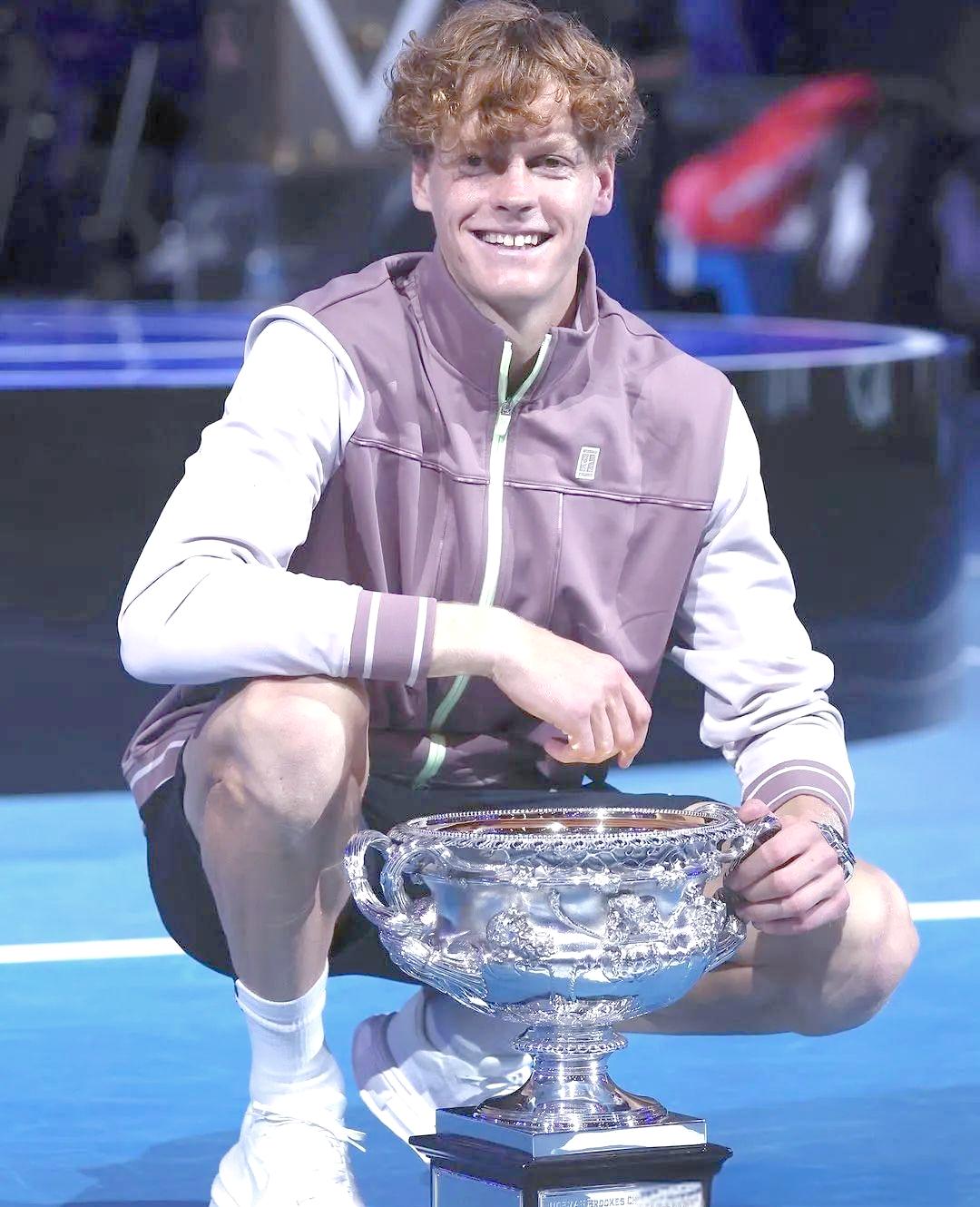 澳网完胜法网，辛纳点燃赛场