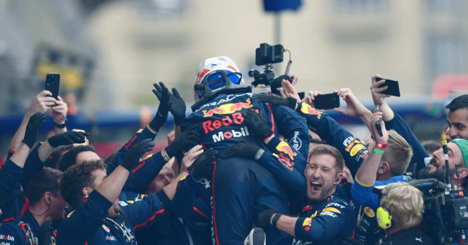 雷诺车队险胜威廉姆斯，维斯塔潘刷新纪录