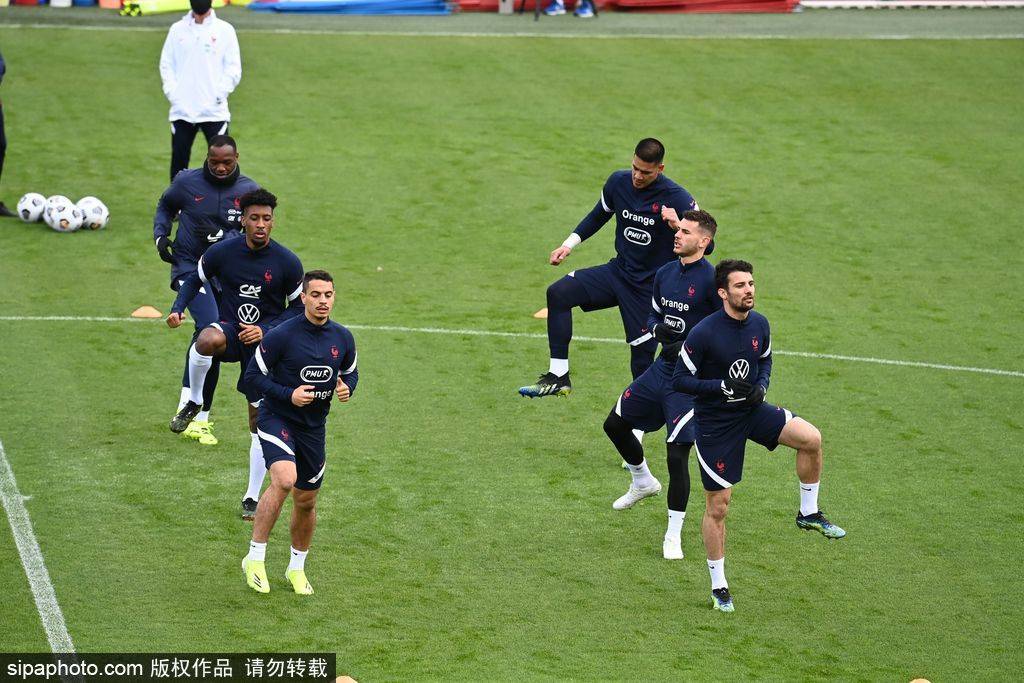 韩国队绝杀法国队,黄鸭组合带队取胜 韩国队绝杀法国队,黄鸭组合带队取胜