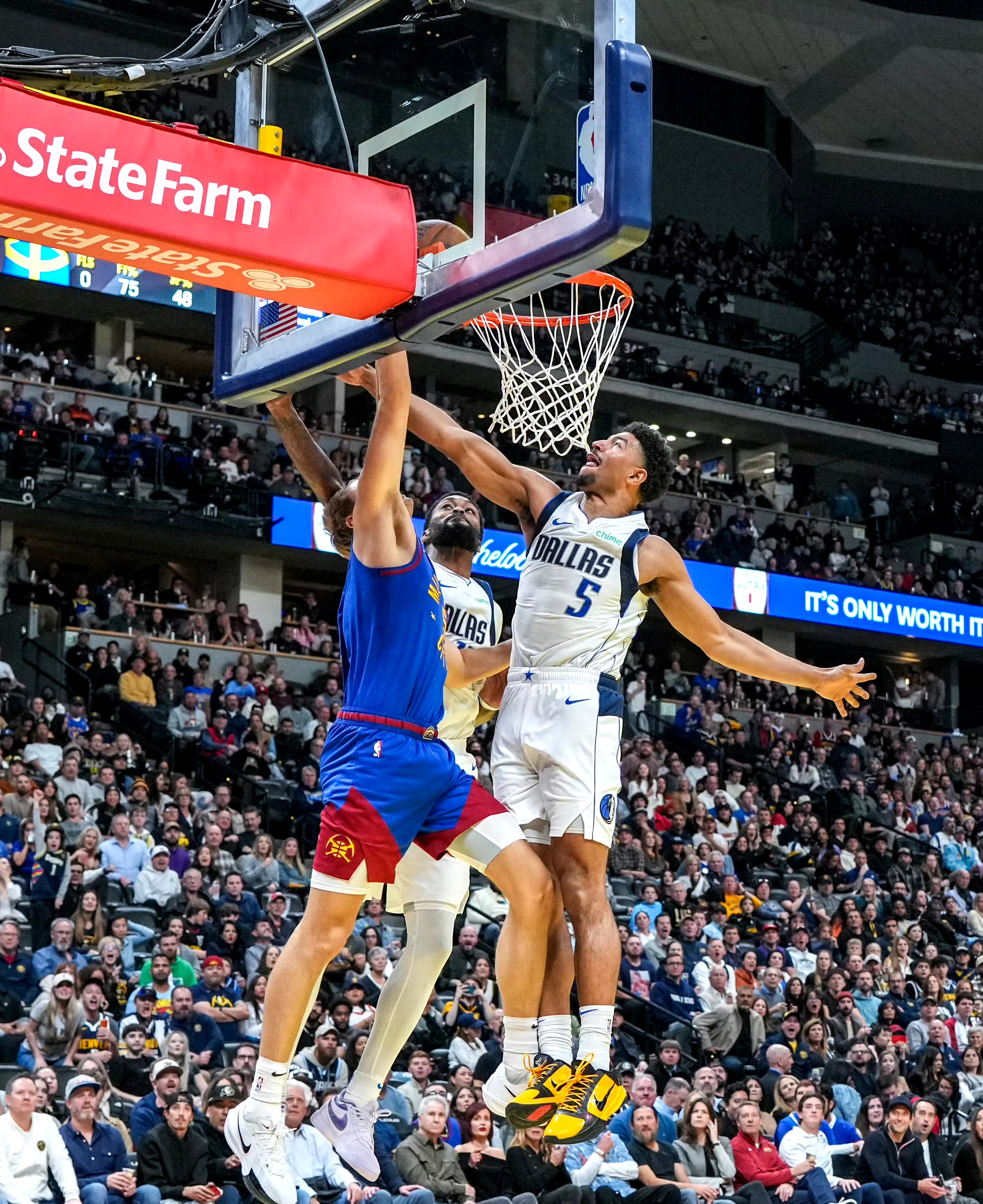 吉林队碾压独行侠,约基奇关键制胜 吉林队碾压独行侠,约基奇关键制胜