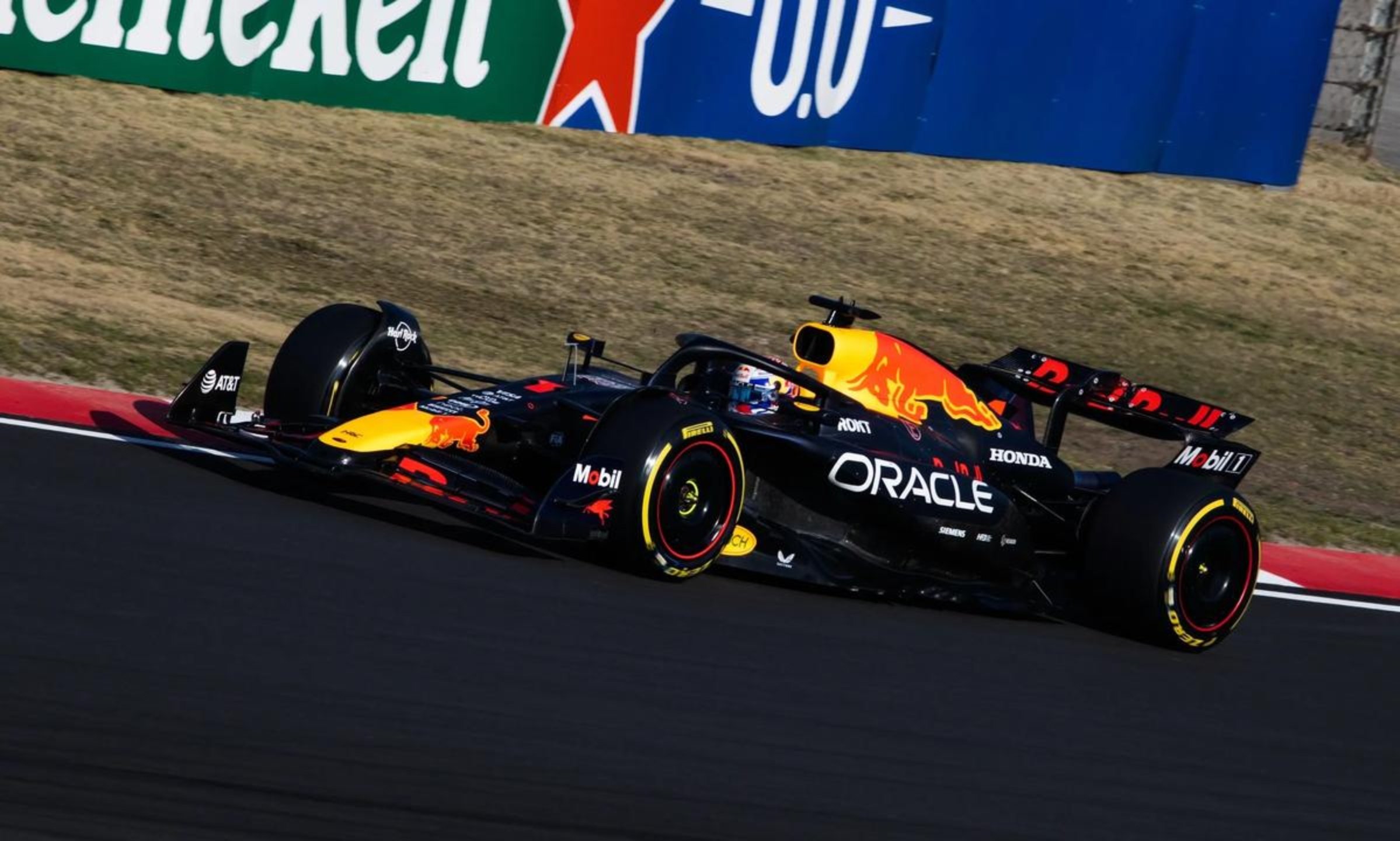 红牛二队翻盘迈凯伦,塞恩斯惊艳四座 红牛二队翻盘迈凯伦,塞恩斯惊艳四座