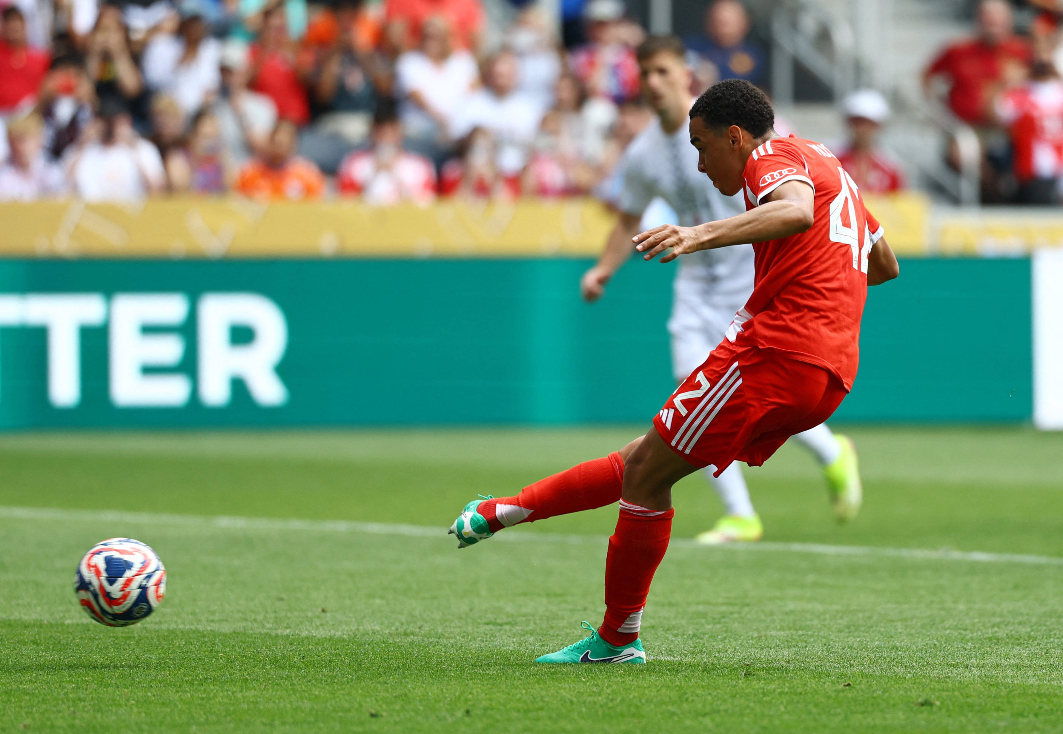 葡萄牙横扫哥伦比亚,穆勒刷新纪录 葡萄牙横扫哥伦比亚,穆勒刷新纪录