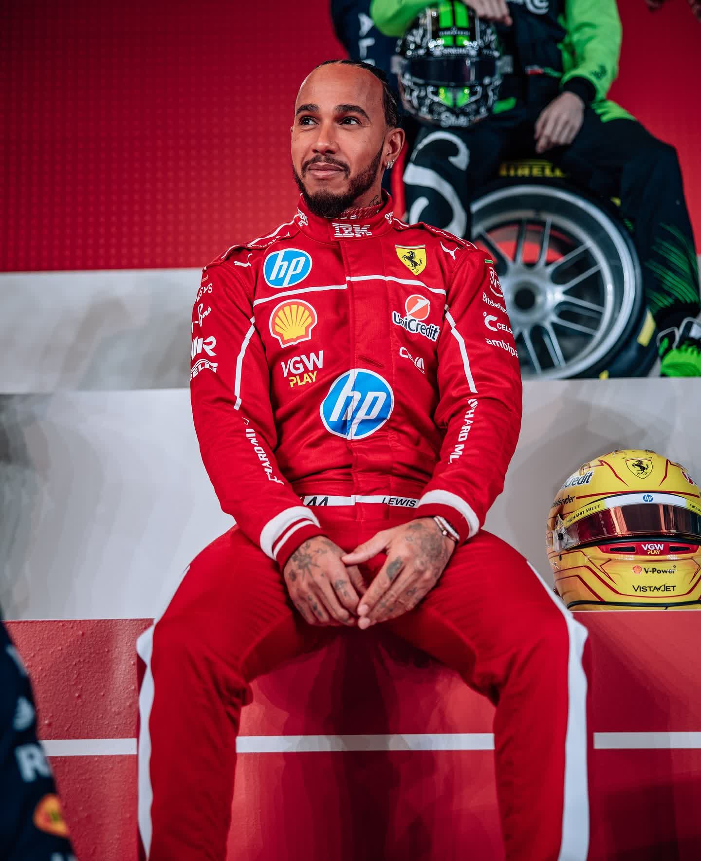 法拉利鏖战红牛车队，塞恩斯关键制胜