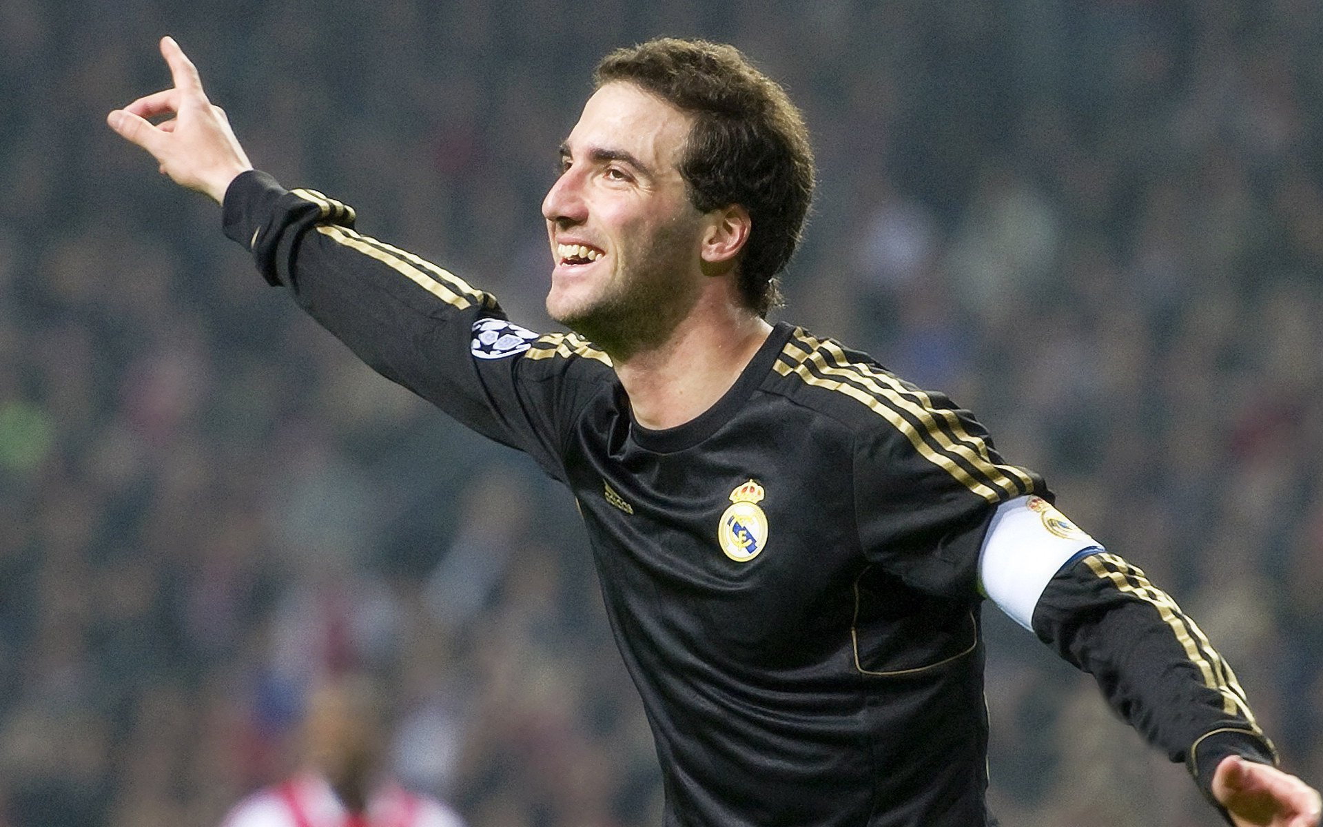 当足球精灵驶入赛道，迪巴拉的那不勒斯速度提前终结F1阿根廷悬念