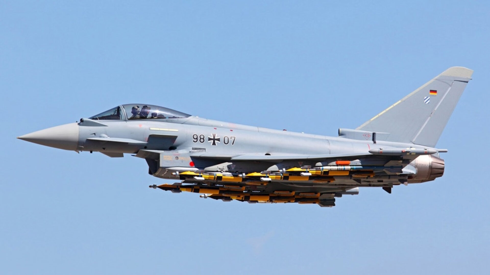 北欧巨人降临绿茵战场,哈兰德攻防两端统治丹麦狂飙突进